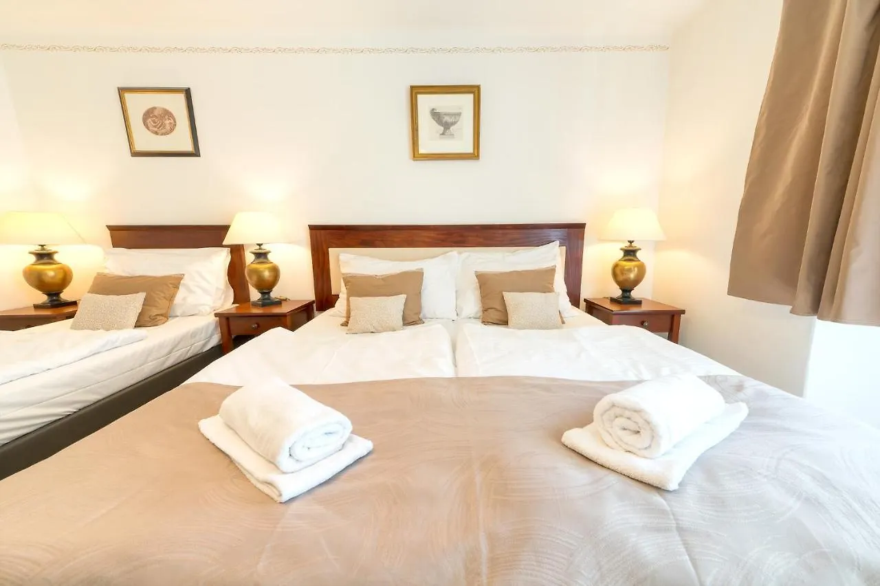 Nobles Apartments براغ